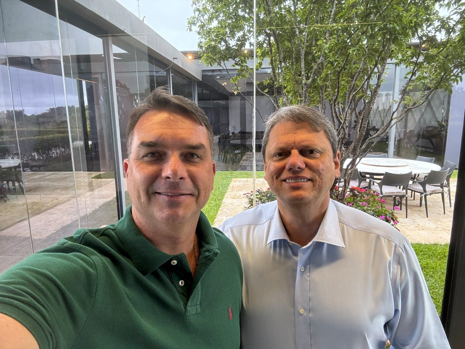 “Lula tem inveja de Bolsonaro”, diz o filho 01 do ex-presidente