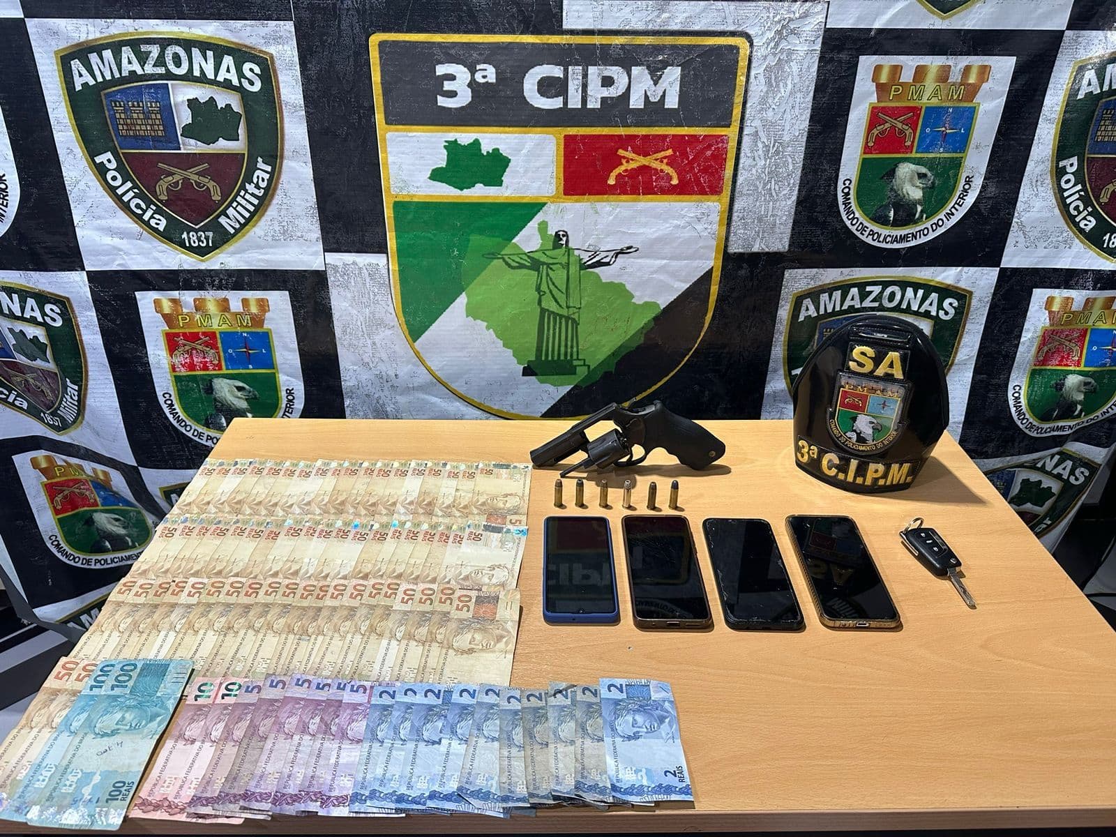 Cinco são presos após assalto em posto de gasolina em Itacoatiara