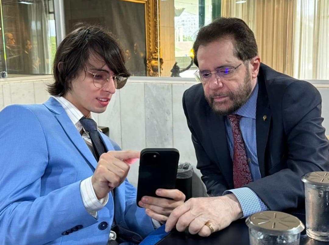 Plínio Valério anuncia Amom Mandel pré-candidato a prefeito de Manaus
