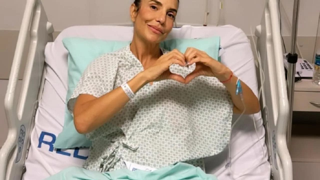 Ivete Sangalo é internada com pneumonia