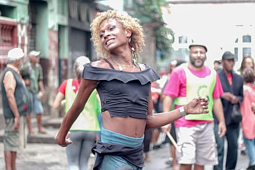 VÍDEO: Bloco de carnaval na Cracolândia “anima usuários”