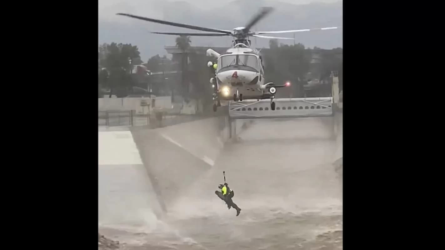 VÍDEO: Homem é resgatado após tentativa de recuperar cachorro em correnteza
