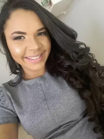 Mulher morre eletrocutada após usar chapinha e secador na mesma extensão em AL