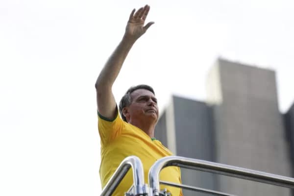 Bolsonaro volta atrás e mantém manifestação em Manaus neste domingo (16); mobilização ocorrerá na Ponta Negra