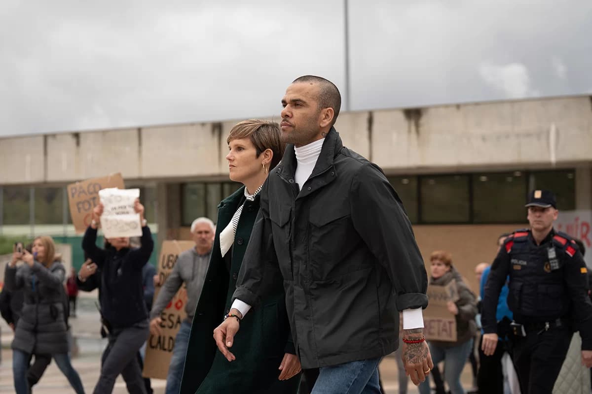 TV espanhola diz que Daniel Alves deu festa em mansão após soltura: “Até às 5h”