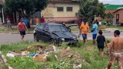 Casal fica ferido após se envolver em acidente entre carro e moto, no AM