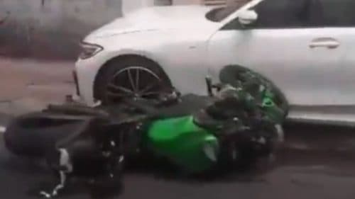 VÍDEO: Acidente envolvendo carro e moto deixa uma pessoa ferida, em Manaus