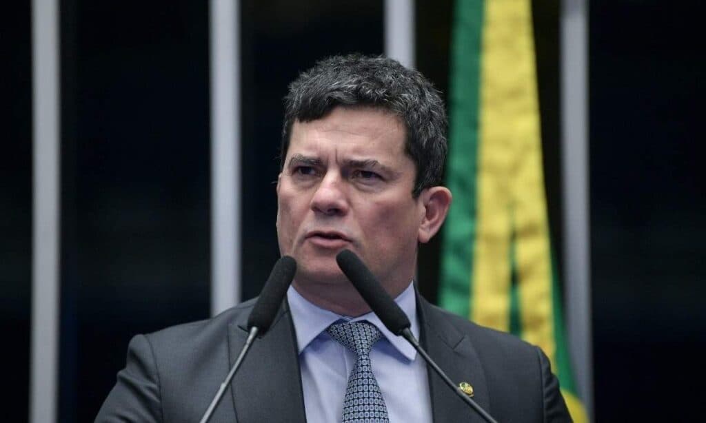 PF encontra documento indicando que Moro grampeou autoridades ilegalmente; senador responde