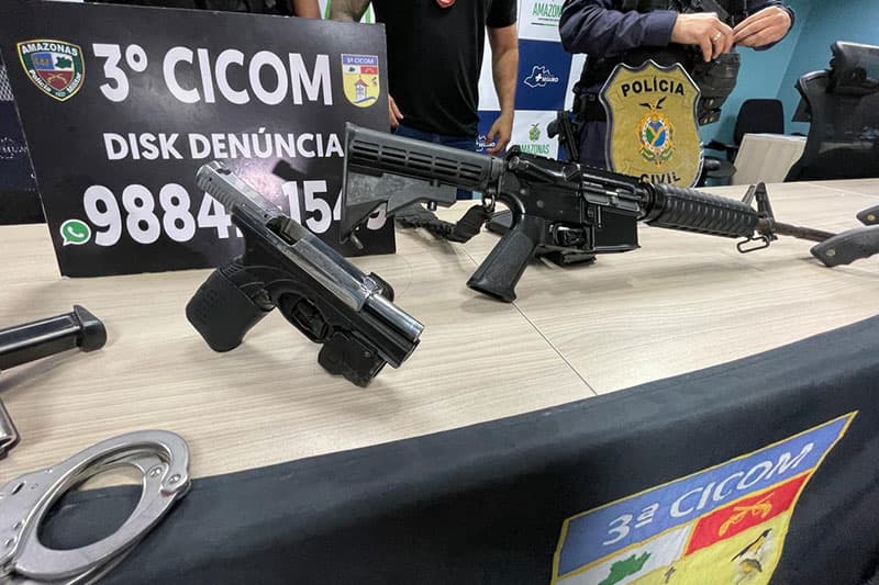 Operação Notorius prende dupla com arsenal de armas em Manaus