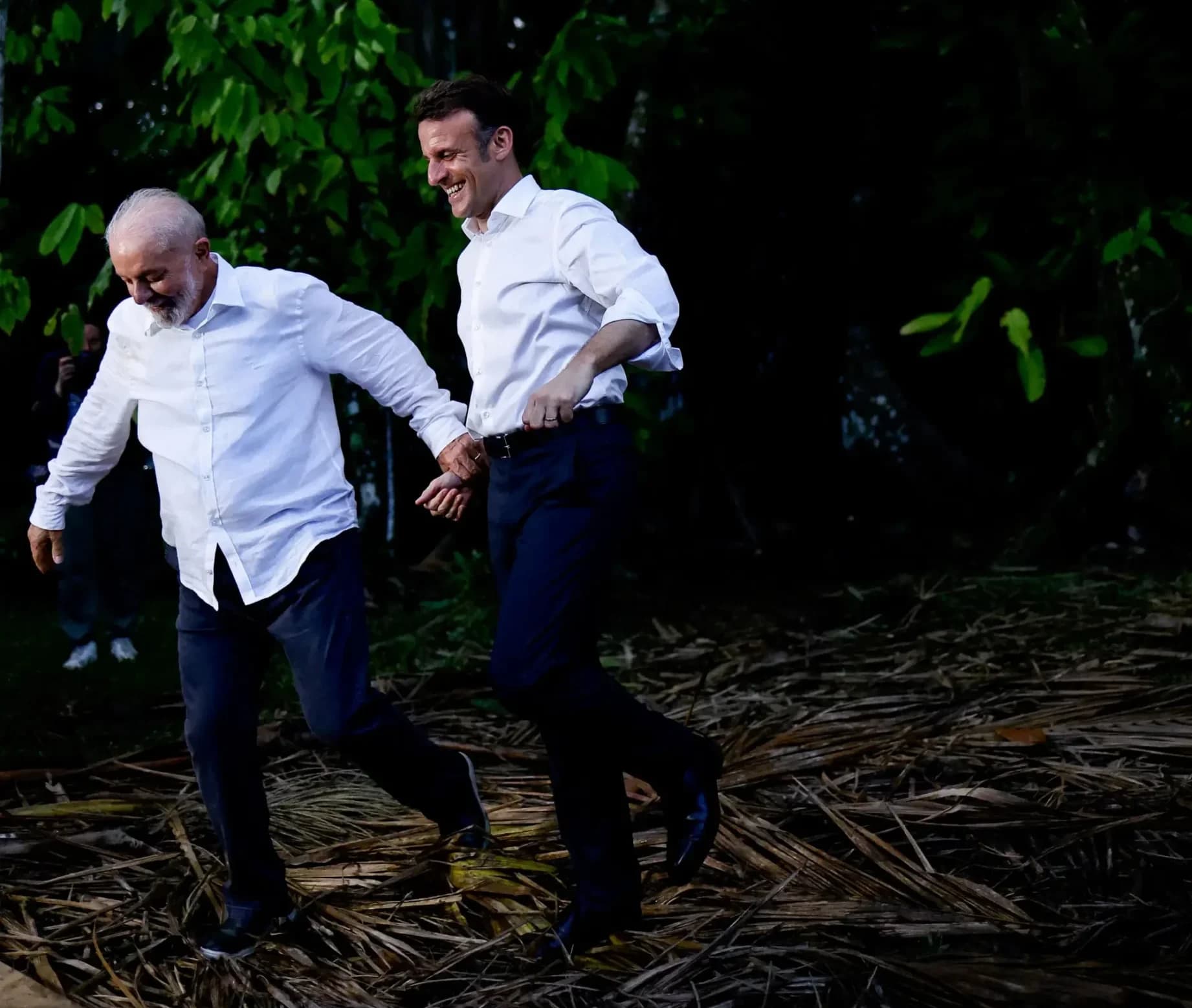 “Foi um casamento”, diz Macron ao publicar meme sobre foto com Lula