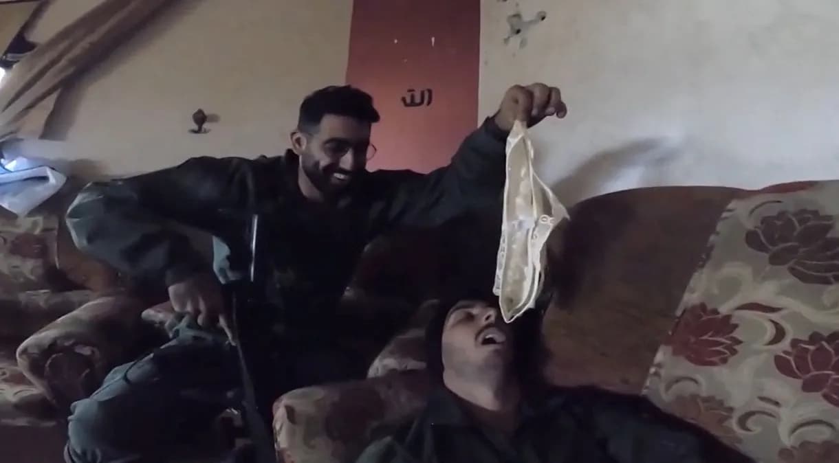 Vídeo: Soldados israelenses aparecem brincando com roupas íntimas de mulheres palestinas