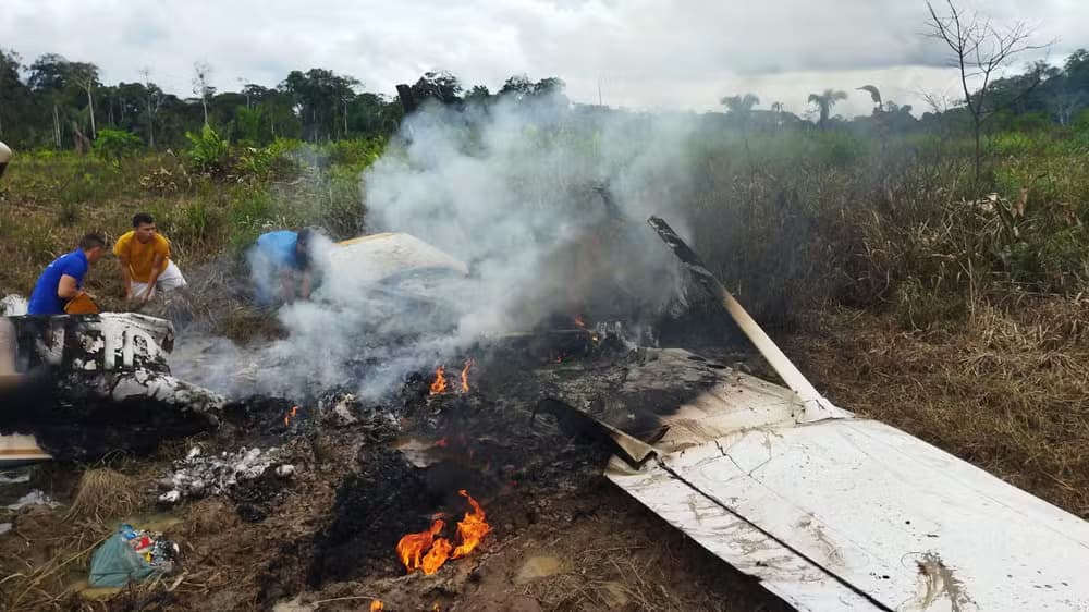 Avião de pequeno porte cai no interior do Acre: uma pessoa morreu e 3 estão em estado grave