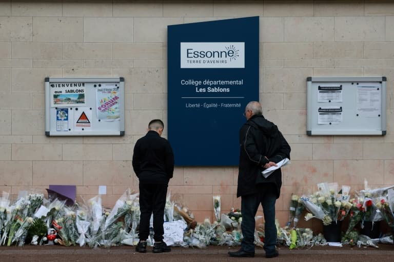 Na França, quatro jovens são indiciados pelo assassinato de adolescente