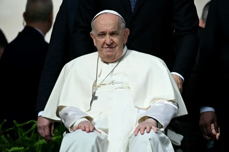 Saúde do Papa Francisco: usou almofadas nasais para receber oxigênio e fará novos exames neste domingo (23)