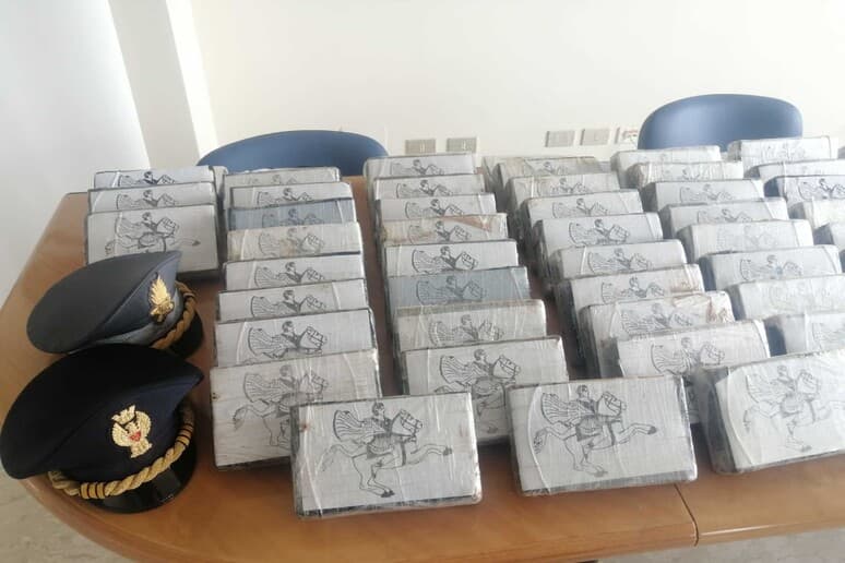 Itália apreende 150 kg de cocaína em navio que saiu do Brasil