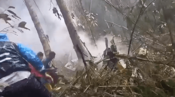 VÍDEO: Helicóptero militar cai na Colômbia e deixa nove mortos