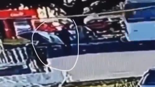 VÍDEO: Idoso morre atropelado por ônibus quando atravessava rua, em Manaus