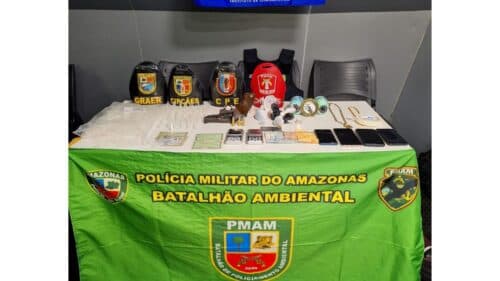 Casal é preso com arma, drogas e munições em comunidade de Barcelos, no AM