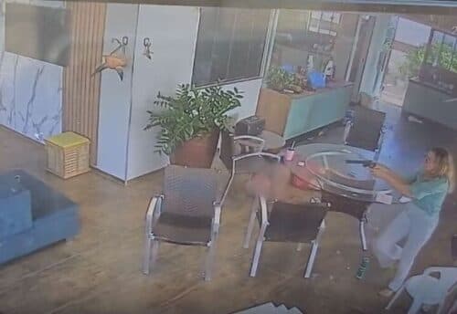 VÍDEO: Mãe e filho invadem casa, matam dois idosos e deixam padre ferido em MT