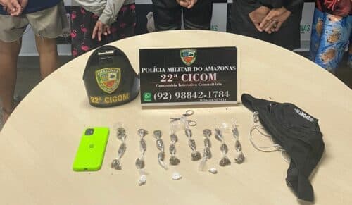 Dupla é presa e adolescente é apreendido em Manaus; Trio tinha em posse 245 porções de drogas