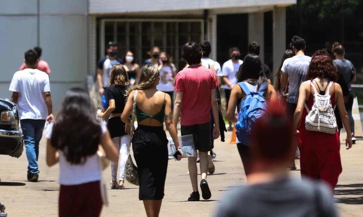 ENEM 2024: Prazo para pedir isenção da taxa de inscrição termina nesta sexta (26/4)