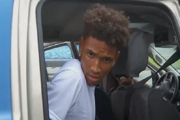 Homem que matou mãe e cortou sua mão para sacar dinheiro diz que fez “ritual de magia negra”