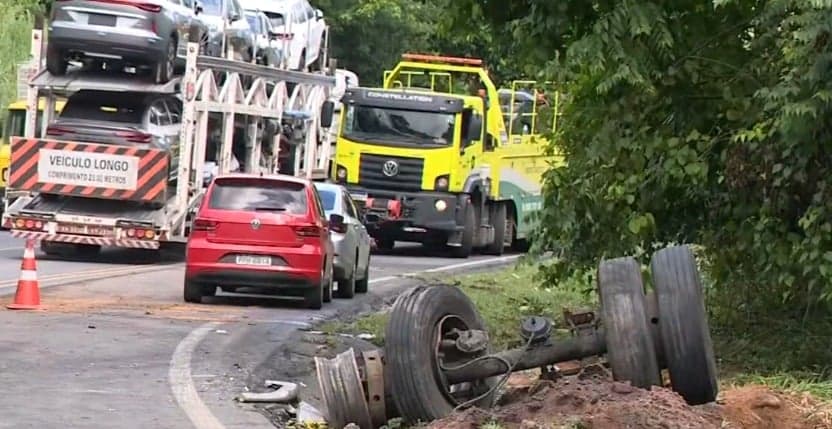 No ES, acidente com carretas mata cinco pessoas na BR-101