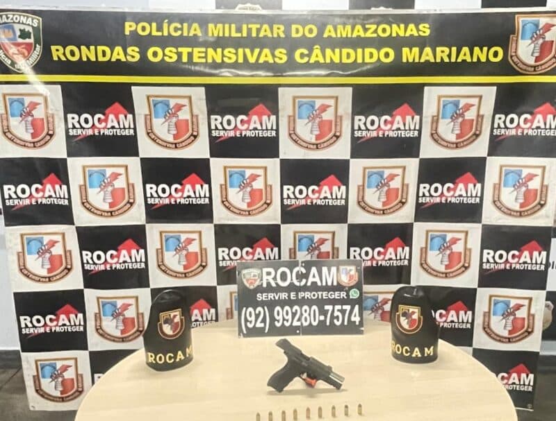 Após denúncias, PM prende homem com arma de fogo e dois foragidos