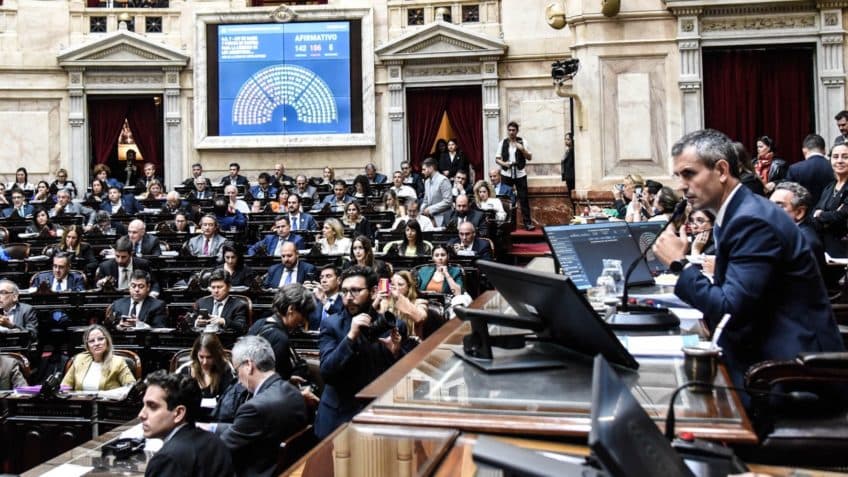 Câmara dos Deputados da Argentina aprova projeto de reforma econômica de Milei