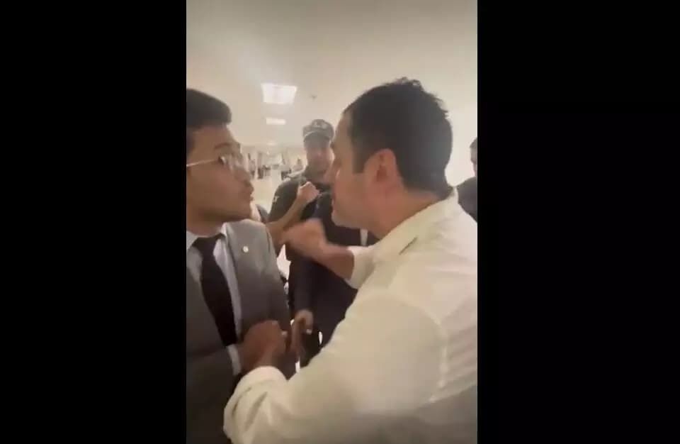 VÍDEOS: Deputados Glauber Braga (Psol) e Kim Kataguiri (União) batem boca na Câmara
