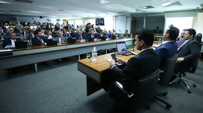 CCJ da Câmara aprova projeto que autoriza estados a legislarem sobre posse de armas