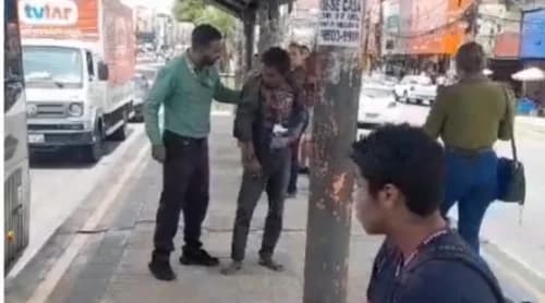 VÍDEO: Homem em condição de rua atira pedra em coletivo e motorista tem reação inesperada, em Manaus