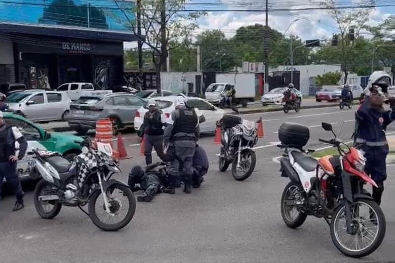 VÍDEO: Sargento do BPTran é atropelado durante blitz em avenida de Manaus