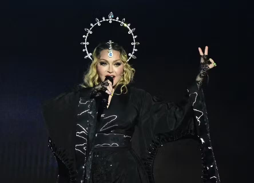 Madonna é processada por fã que se disse ‘forçado’ a assistir cenas sexuais em show