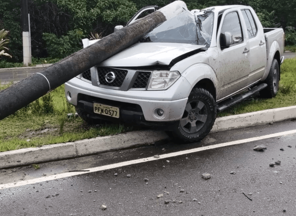 Duas pessoas ficam gravemente feridas após acidente, em Manaus