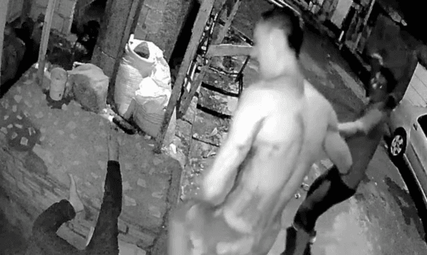 VÍDEO: Homem mata cunhado gay a facadas por não aceitar casamento com irmão, em Manaus