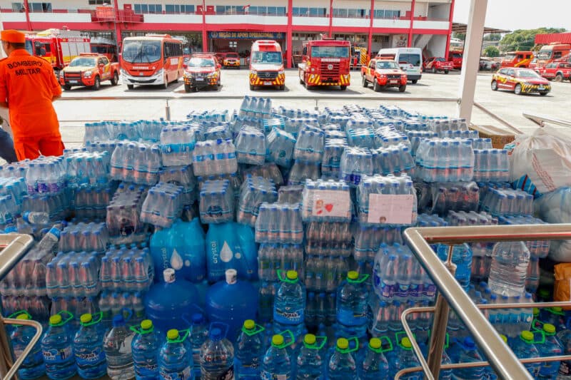 Igreja evangélica de Manaus doa 6 mil litros de água para vítimas do RS