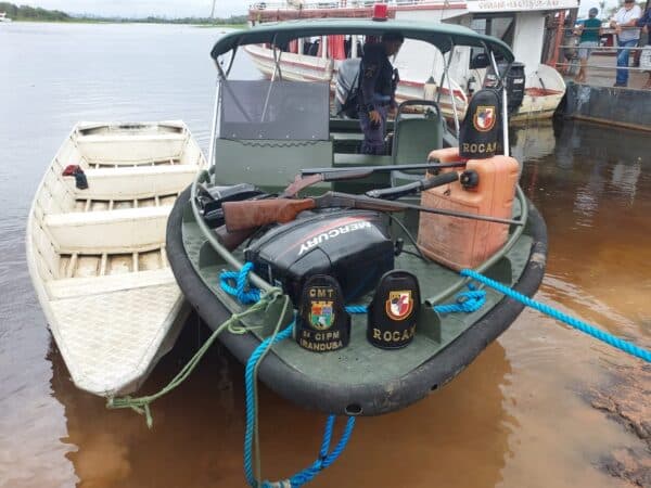 Idoso é preso em flagrante com armamento em ‘voadeira’, no AM