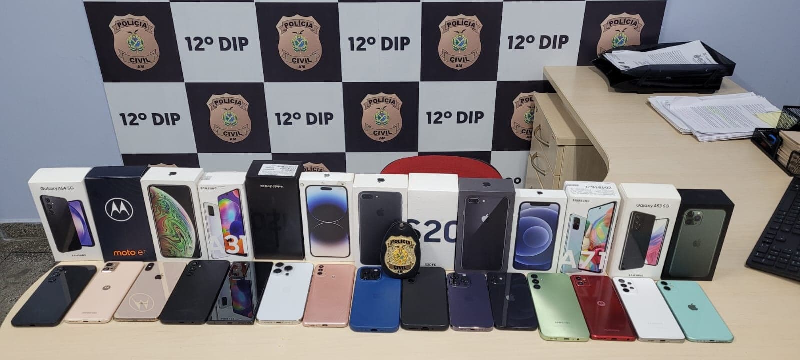 Polícia recupera 15 aparelhos celulares roubados, em Manaus