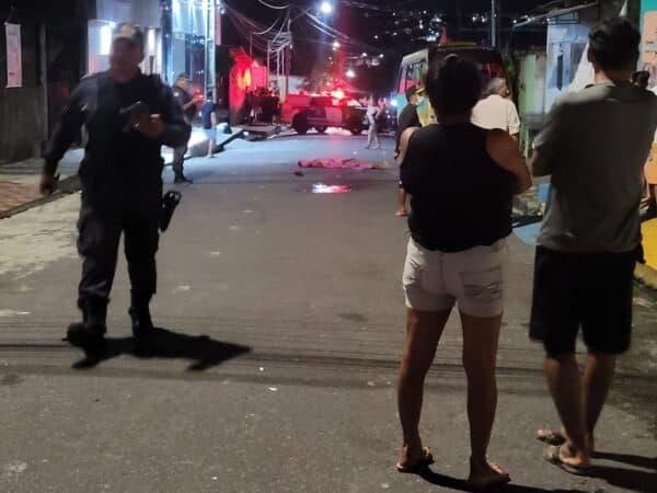 VÍDEO: Homem é morto a tiros após ser atraído para emboscada, em Manaus