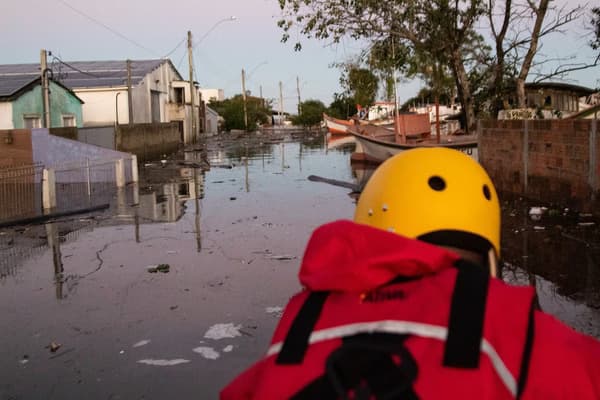 VÍDEO: Ciclone extratropical atinge RS, SC e PR com ventos superiores a 100km/h