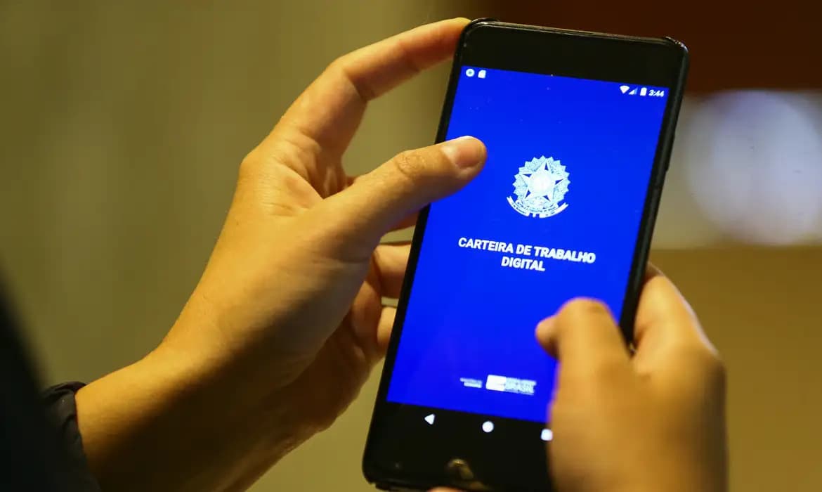 Taxa de desemprego fica em 7,5% no primeiro trimestre deste ano, a menor desde 2014
