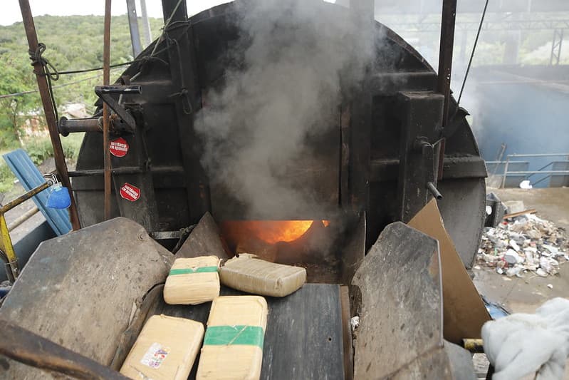 AM: 14 toneladas de drogas apreendidas são incineradas em Manaus