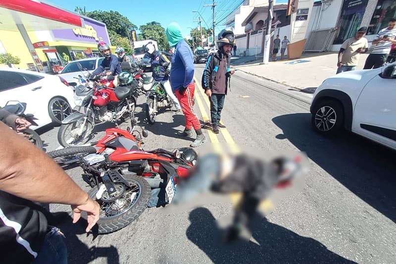 VÍDEO: motociclista morre atropelado por ônibus na zona Centro-Sul de Manaus