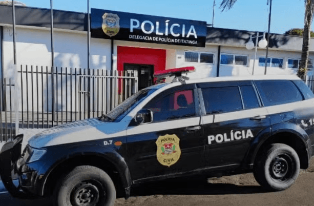 Homem quebra a perna da mãe durante briga por celular no interior de SP