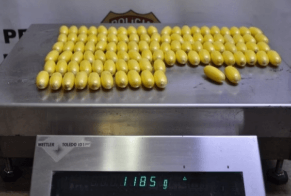 Homem é preso no aeroporto de SP com 102 cápsulas de cocaína no estômago