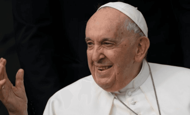 Estudante faz apelo a Papa Francisco após declarações consideradas homofóbicas
