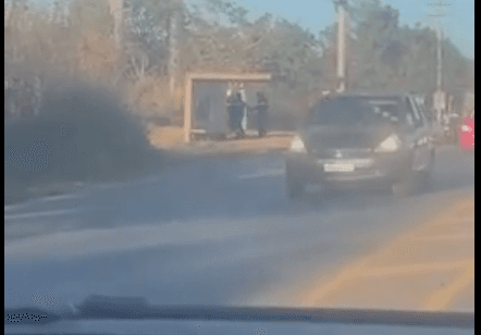 VÍDEO: Casal é agredido após atropelar policial e tentar fugir