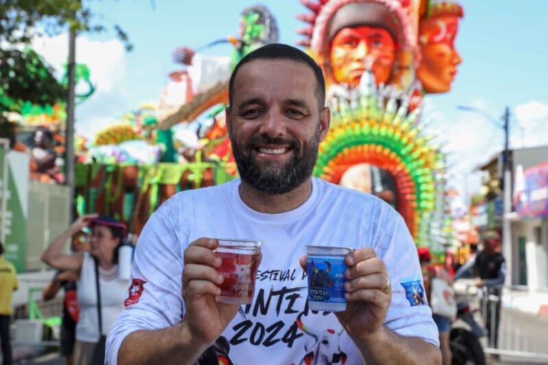 Copos com água serão distribuídos nas filas das torcidas do Caprichoso e Garantido em Parintins
