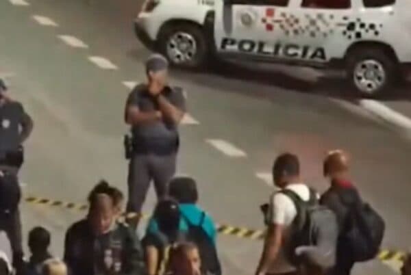 Suspeitos com arma de brinquedo são mortos a tiros por policiais, em SP